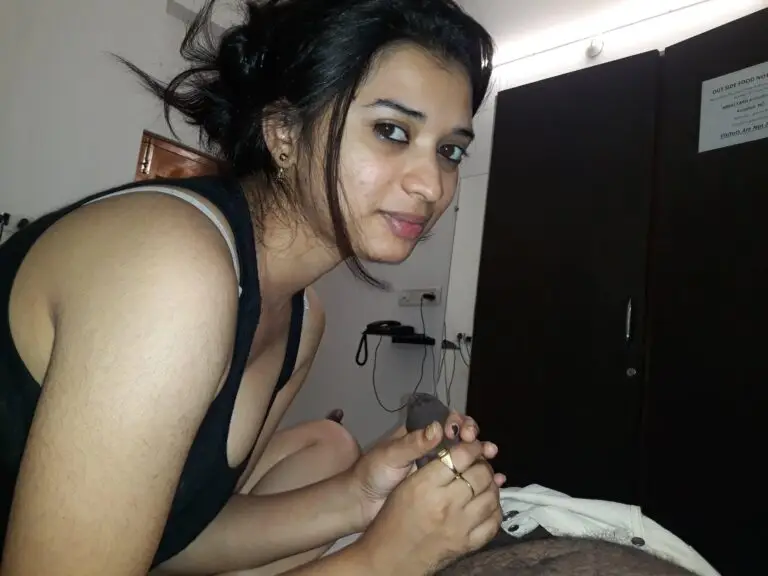 Indian Girl Giving Blowjob & Hard Fucking (23)