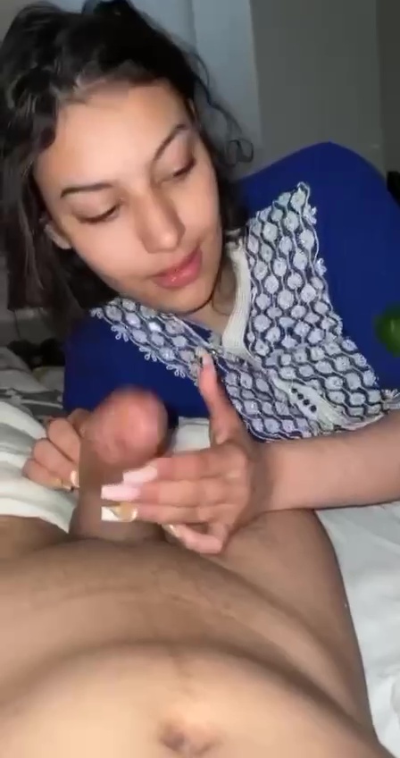 Beautiful Pakistani Girl Sucking Boyfriend’s Dick