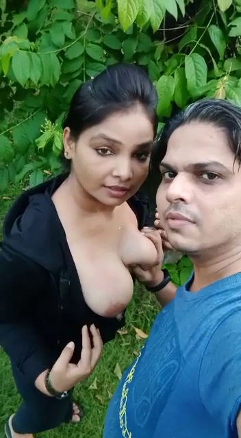 Desi Girls Outdoor Blowjob