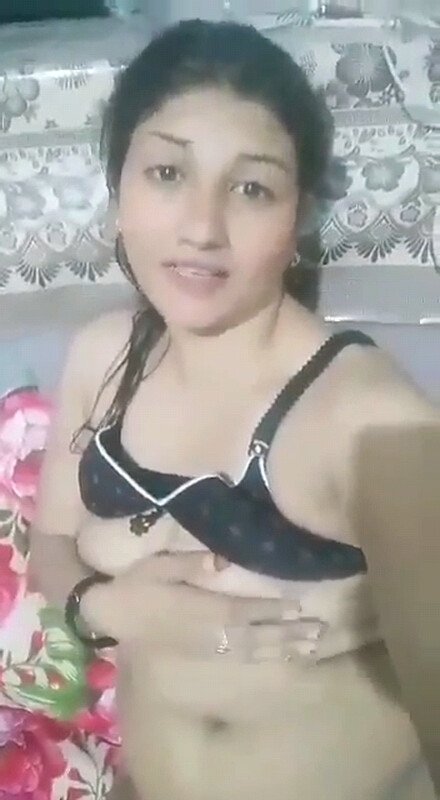 Horny Pakistani Bhabhi