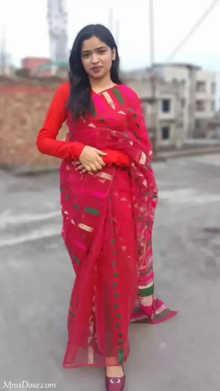 Sexy Curvy Figure Desi Girl Full Nude Showing