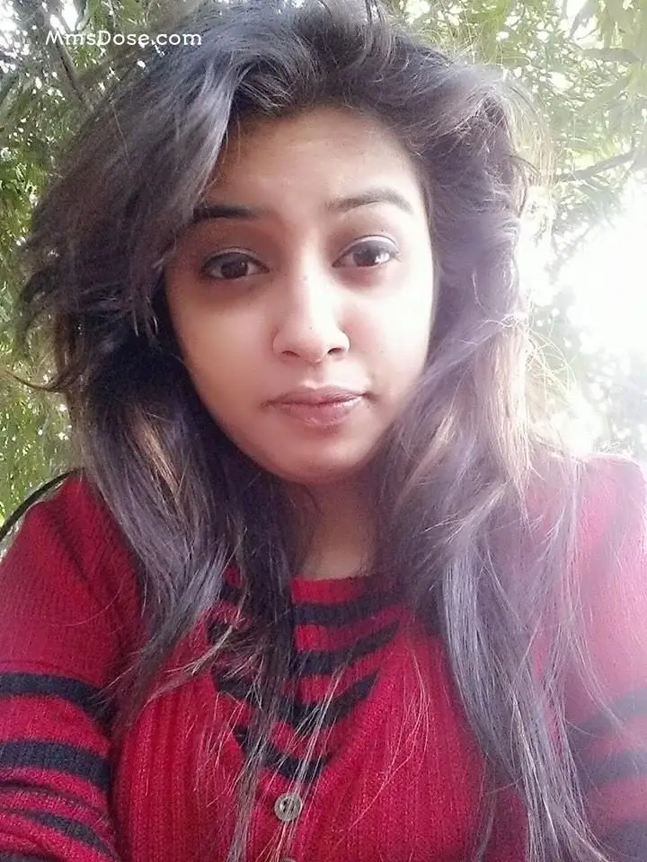 Beautiful Sexy Indian Babe Sucking Boyfriend Dick in Public Park (14)