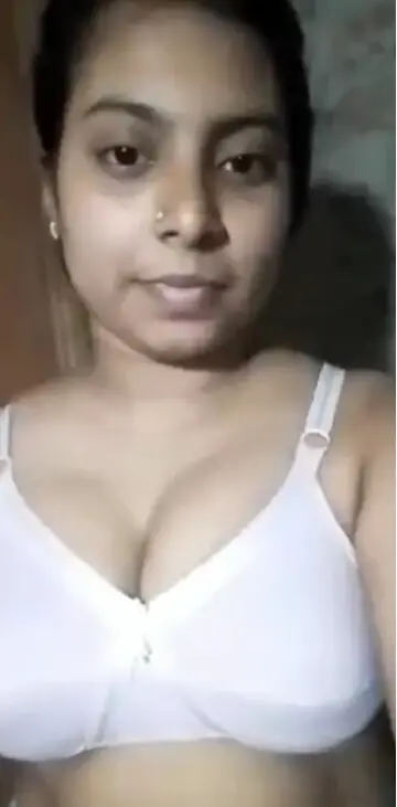 Horny Bhabhi Showing Boobs Pussy