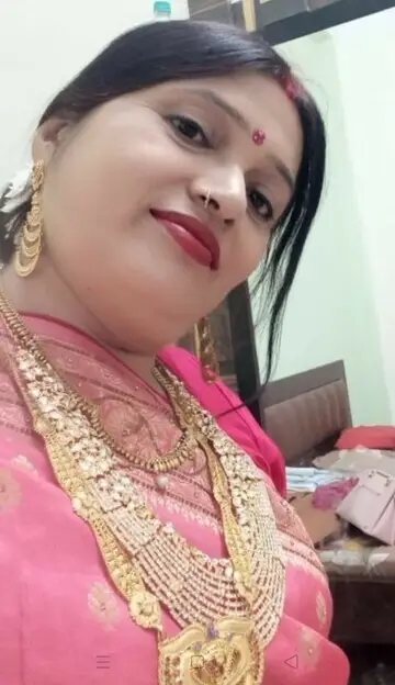 Beautiful Indian Bhabhi Secretly Recorded by Devar in Bathroom