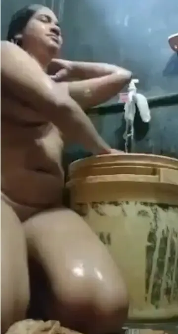 Desi Bhabhi Bathing