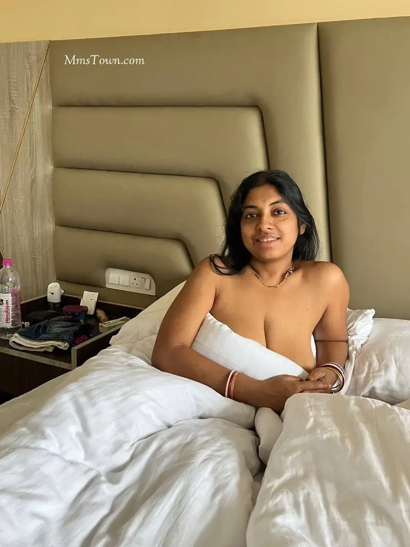 Horny Indian Wife Full Nude Giving Blowjob Fucking (1)