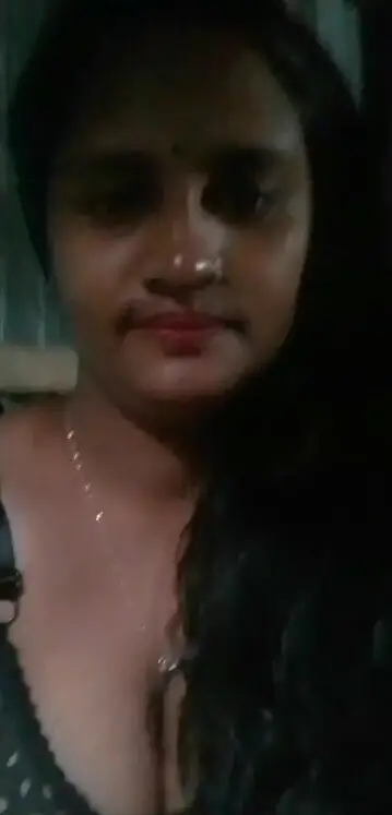 Sexy Village Bhabhi Showing Boobs Pussy